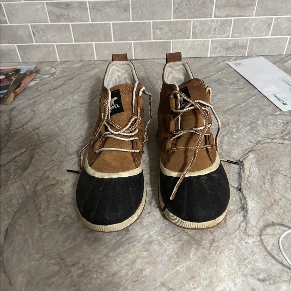 Sorel Women's Out N About lll Classic Waterproof Boots size 8.5